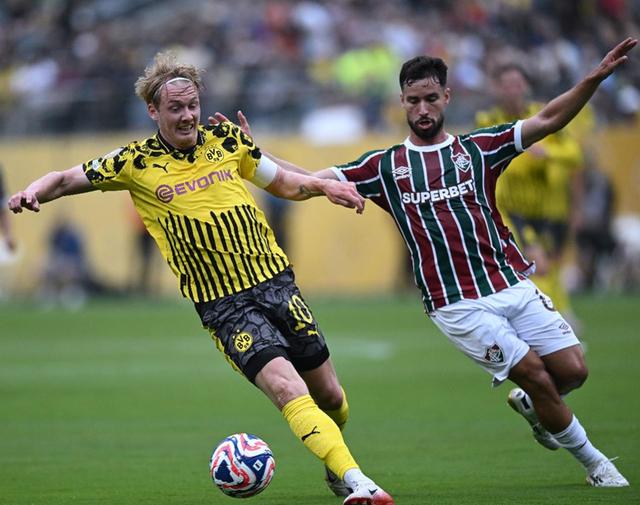 关于这也行？清晨国际米兰调整名单以备英超巴塞罗那赛前绝杀压哨，多特蒙德训练开放日的信息